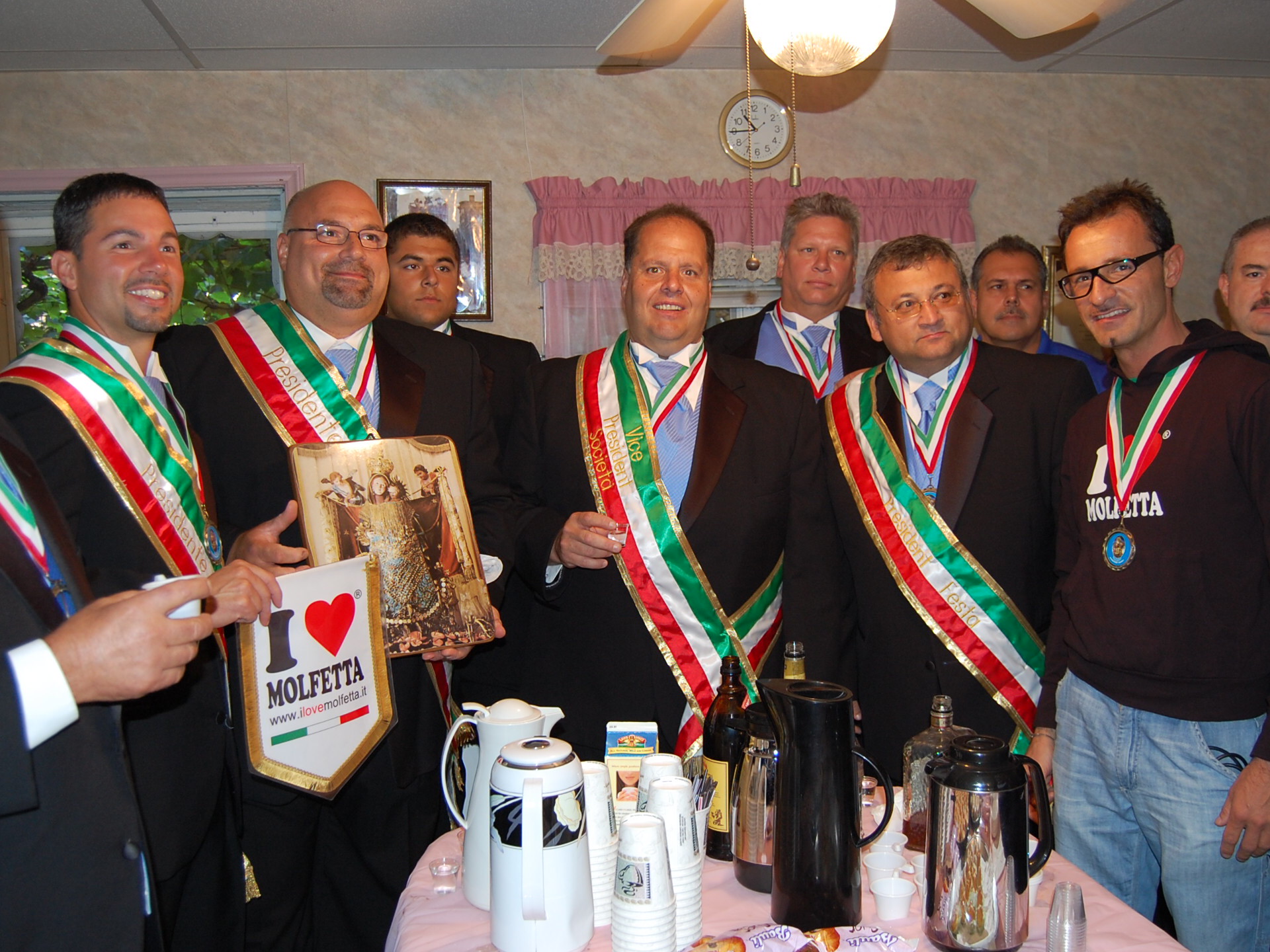 Padre Giuseppe Tomiri dalla Basilica in America